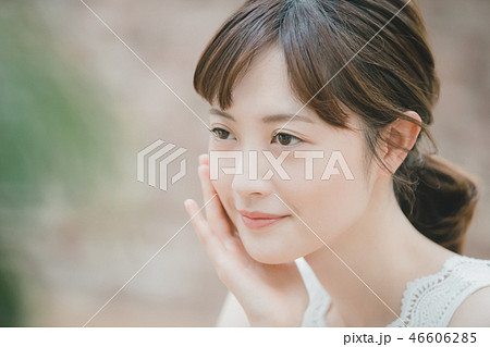 young woman 46606285