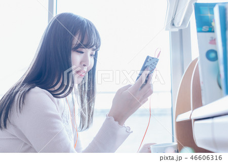 若い女性 若い女性 46606316