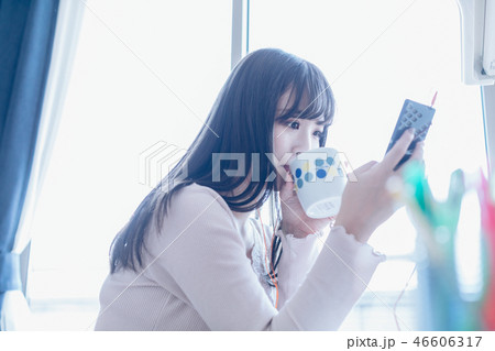 若い女性 若い女性 46606317