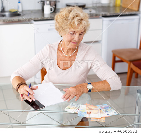Elderly woman counting 46606533