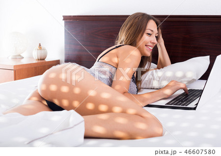 woman lying with laptop 46607580