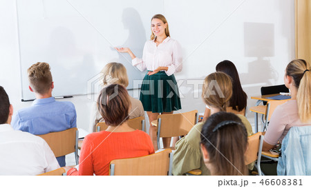 Female student answering in front of student group 46608381