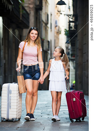 Mother with daughter travelers strolling 46609025