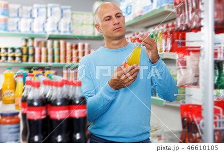 Portrait of mature man making purchases in the grocery store 46610105
