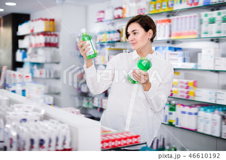 Smiling female customer looking for products 46610192