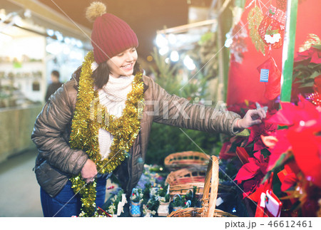 Girl buying floral compositions at Christmas market 46612461