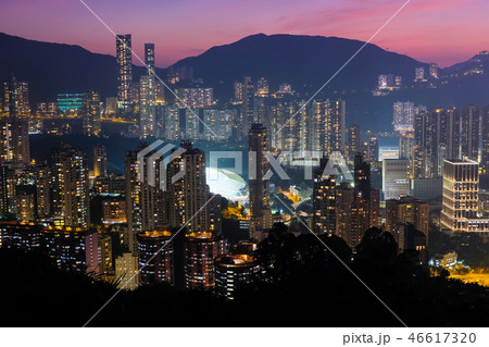 香港 寶馬山・紅香爐峰からの夕景 46617320