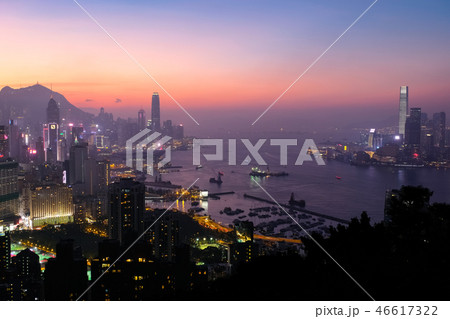 香港 寶馬山・紅香爐峰からの夕景 46617322