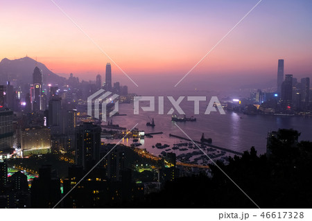 香港 寶馬山・紅香爐峰からの夕景 46617328