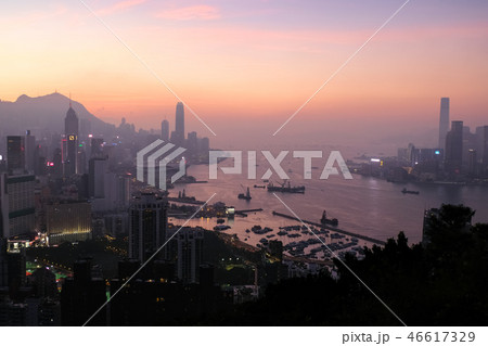 香港 寶馬山・紅香爐峰からの夕景 46617329