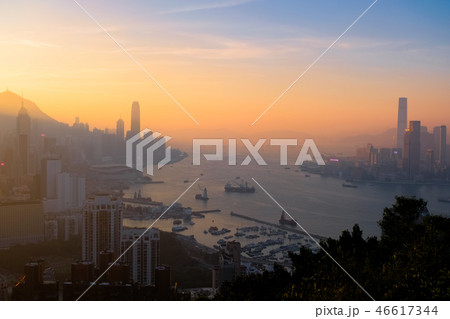 香港 寶馬山・紅香爐峰からの夕景 46617344