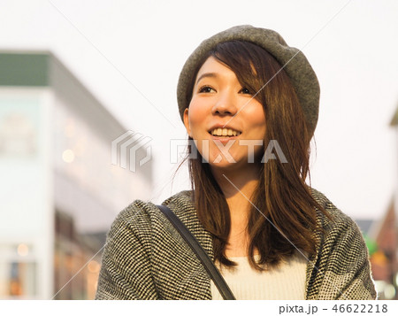 微笑む女性 46622218
