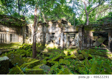 ruin at Beng Mealea temple 46622291