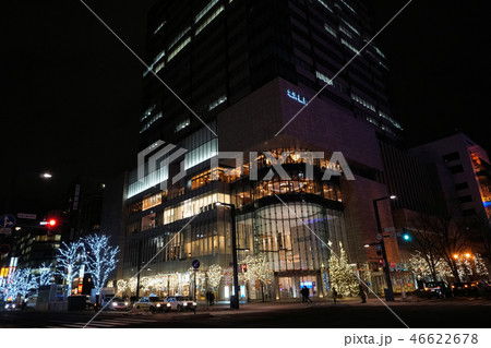 札幌 大通ビッセ ホワイトイルミネーション風景( 駅前通と大通交差点) 札幌 大通ビッセ ホワイトイルミネーション風景( 駅前通と大通交差点) 46622678