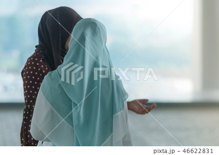 Muslim women wait for friends to travel together Muslim women wait for friends to travel together 46622831