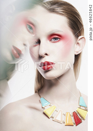 Sexy nude lady in colorful neacklace and artistic makeup Sexy nude lady in colorful neacklace and artistic makeup 46625842