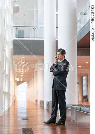 ビジネスマン、社長、経営者イメージ、電話 ビジネスマン、社長、経営者イメージ、電話 46628435