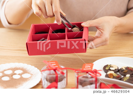 バレンタインデー　ラッピング 46629304