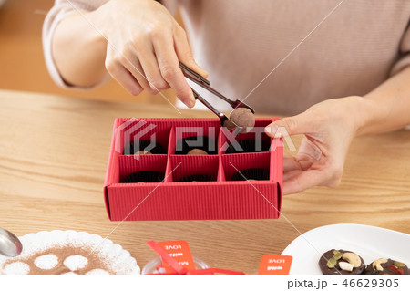 バレンタインデー　ラッピング 46629305