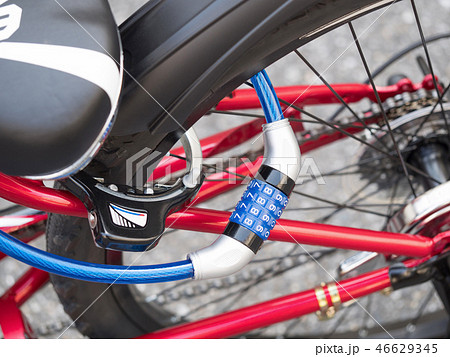 自転車の施錠 46629345