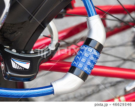 自転車の施錠 46629346