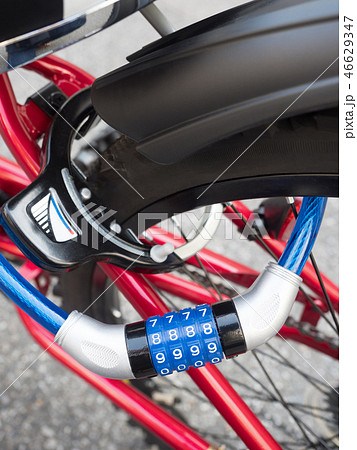 自転車の施錠 自転車の施錠 46629347