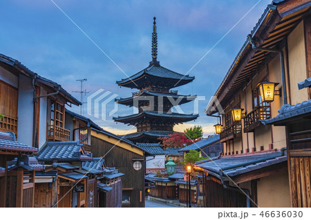 京都　秋の八坂の塔（法観寺）　 46636030