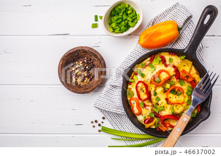 Traditional fritatta with peppers and potatoes Traditional fritatta with peppers and potatoes 46637002