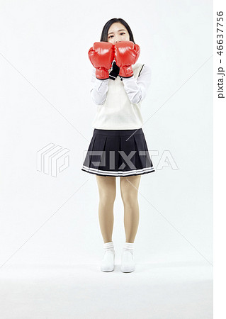 女子学生 韓国人 ボクシングの写真素材