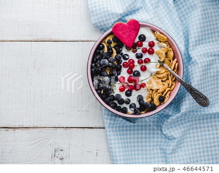 Cereal biscuits, cornflakes, yogurt, fresh berries Cereal biscuits, cornflakes, yogurt, fresh berries 46644571