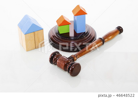 wooden house and judge gavel  46648522
