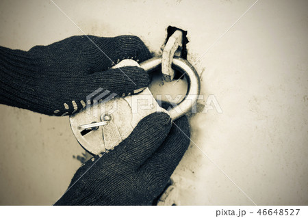 The thief opens the old lock. Safe storage 46648527