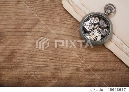 broken vintage pocket watch on wooden background 46648637