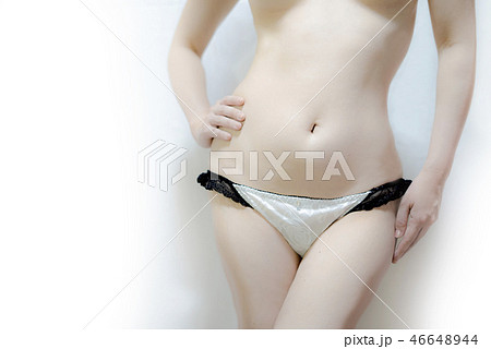 女性のライン 46648944