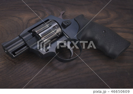 Revolver on the wooden table 46650609
