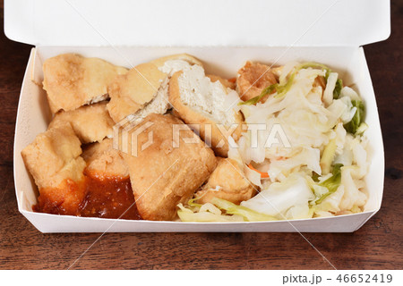 Takeaway box of  stinky tofu  46652419