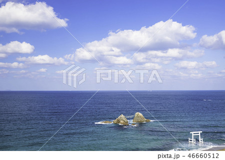 福岡県 糸島市 美しい二見ヶ浦の海と夫婦岩 福岡県 糸島市 美しい二見ヶ浦の海と夫婦岩 46660512