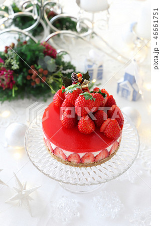 イチゴのレアチーズケーキ クリスマスの写真素材