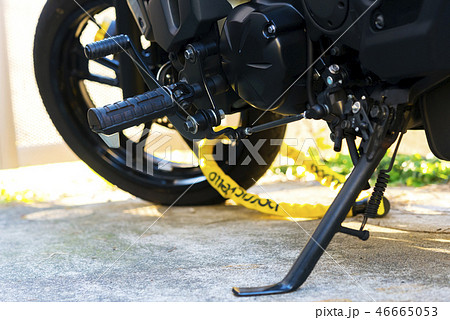 モーターサイクル 駐車しているバイクのクローズアップ写真 モーターサイクル 駐車しているバイクのクローズアップ写真 46665053