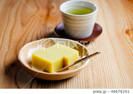 いも羊羹でなごむ 46676201