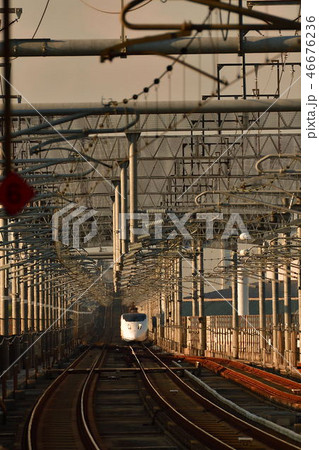 夕暮れ九州新幹線 46676236