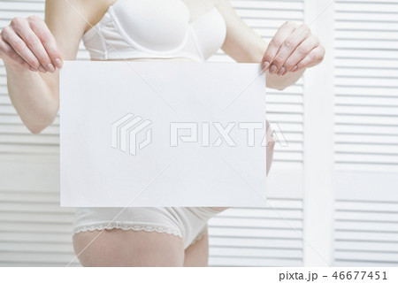 Pregnant woman is holding a white blank sheet 46677451