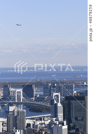 日本の東京都市景観　レインボーブリッジやフジテレビなど、街並みを望む 46679259
