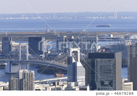 日本の東京都市景観　レインボーブリッジやフジテレビなど、街並みを望む 46679288