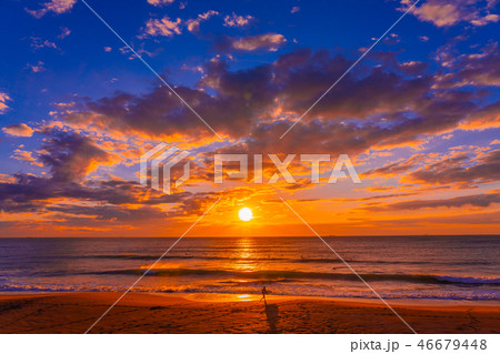 夜明けのサーファー（千葉勝浦　部原海岸） 46679448