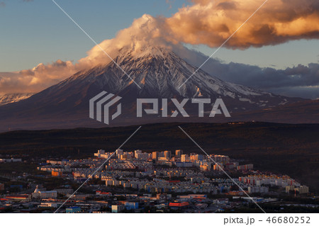 Petropavlovsk City at sunset on background volcano 46680252