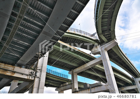 高速道路 阪神高速2 5号湾岸線 北港ジャンクション の写真素材