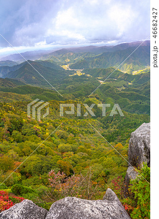 泉山・井水山、のぞき岩(岡山県苫田郡鏡野町奥津)※作品コメント欄に撮影位置 泉山・井水山、のぞき岩(岡山県苫田郡鏡野町奥津)※作品コメント欄に撮影位置 46682427
