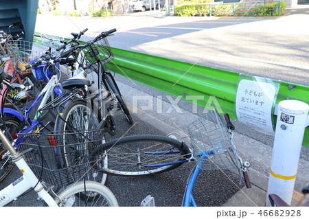 駐輪禁止　子供が見ています 46682928