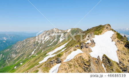 春の谷川岳登山 （トマノ耳よりオキノ耳・一ノ倉岳・茂倉岳を望む） 46686539